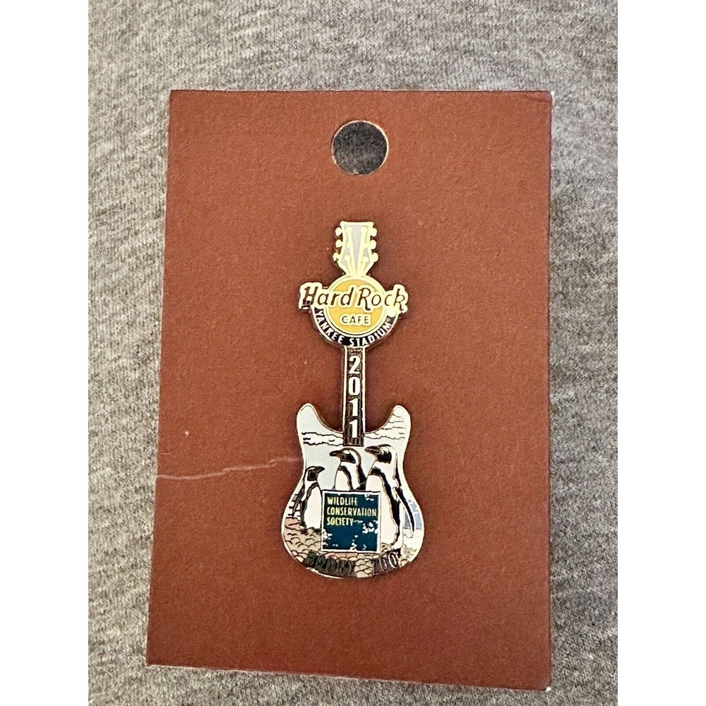 HARD ROCK CAFE YANKEE STADIUM BRONX ZOO PENGUINS GUITAR PIN # 61091 New On Card